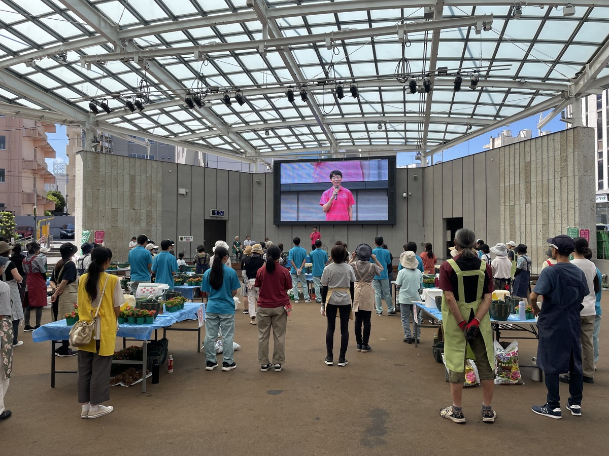 令和7年度第1回「まちなかハンギングバスケット大作戦」を開催しました