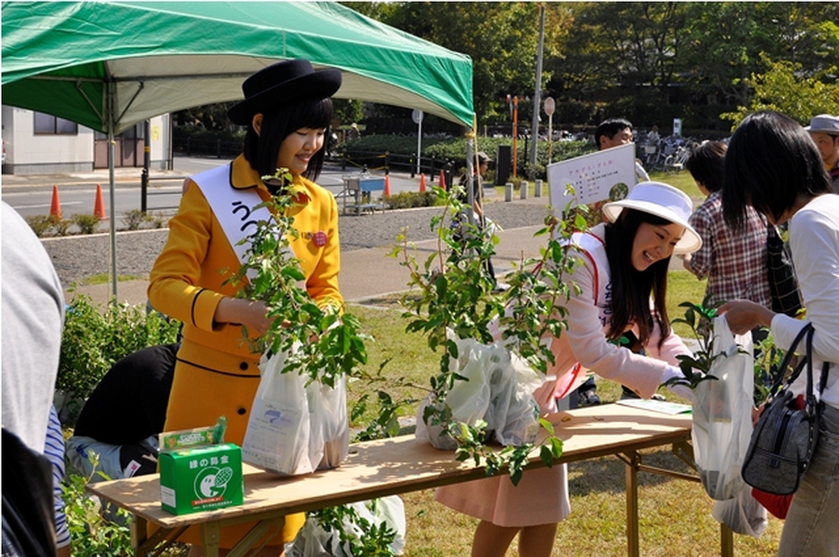 「花と緑のフェスティバルうつのみや２０１１～夢いっぱい　花いっぱい　咲けば愉快だ宇都宮～」を開催