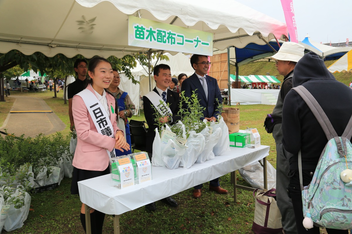 「花と緑のフェスティバルうつのみや2015～夢いっぱい　花いっぱい　咲けば愉快だ宇都宮～」を開催